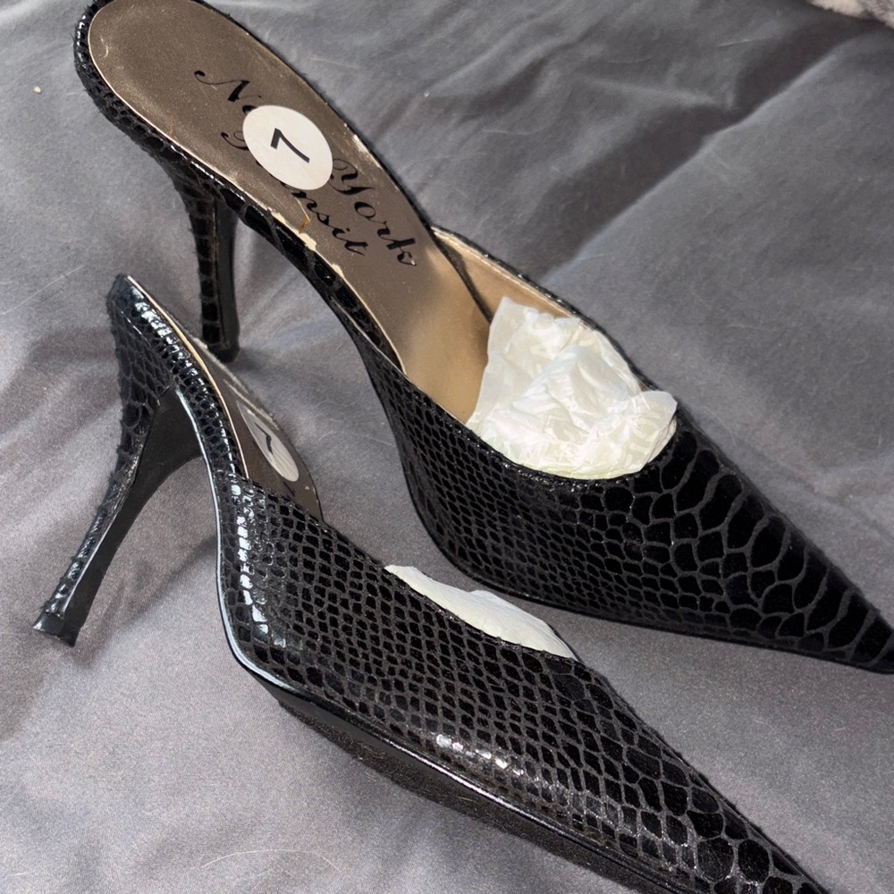 New York Transit Black Textured Heels